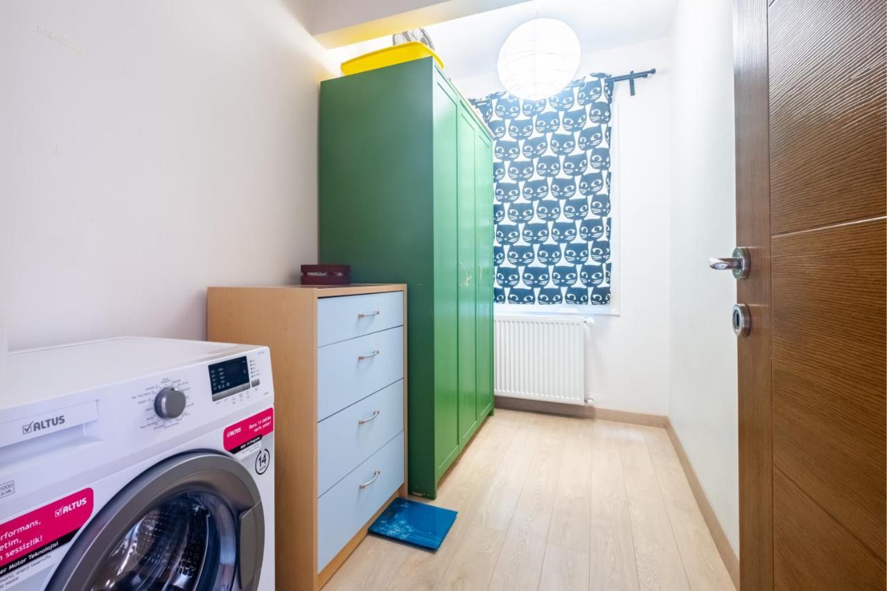 Flat With Balcony Near Bull Statue In Kadikoy Apartment Istanbul Bagian luar foto