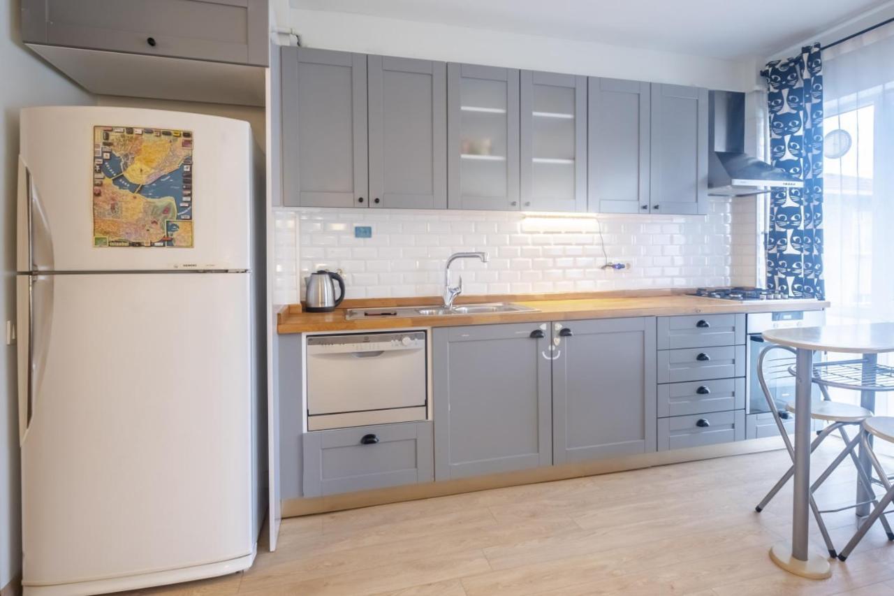 Flat With Balcony Near Bull Statue In Kadikoy Apartment Istanbul Bagian luar foto