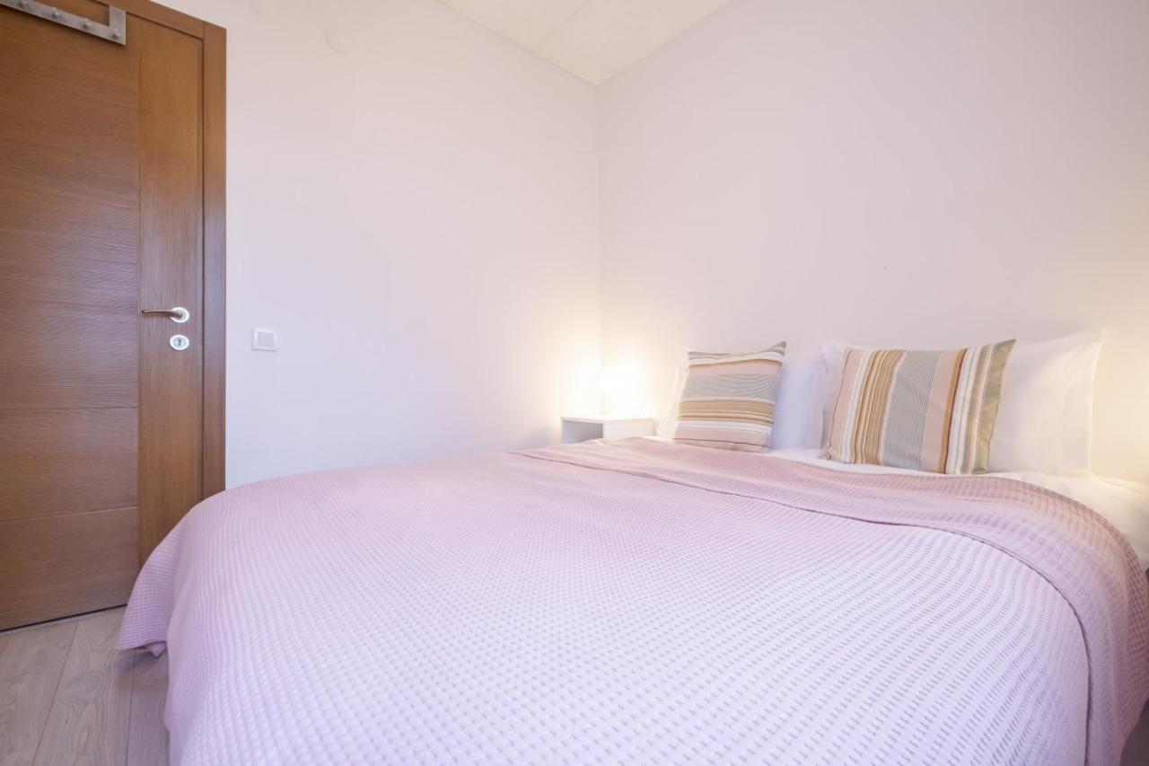 Flat With Balcony Near Bull Statue In Kadikoy Apartment Istanbul Bagian luar foto